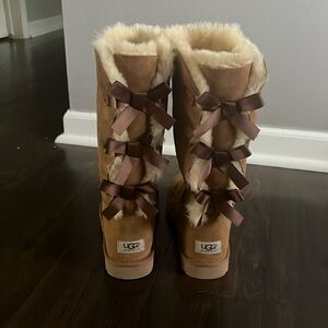 Ugg fall/winter boots wore 1 time.